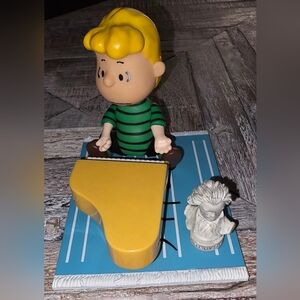 PEANUTS VINTAGE 2002 UFS PMI SCHROEDER WITH GRAND PIANO, BEETHOVEN, CARPET